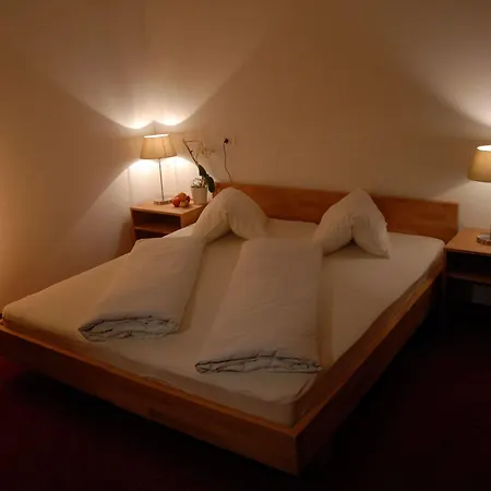Anna Otel